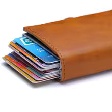 VYON Signature™ — Personalized Carbon Fiber Pop-Up Wallet (RFID · 12 Cards)